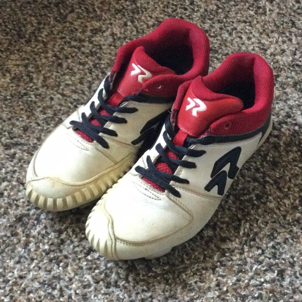Ringor size 5.5 molded pitching toe softball cleats